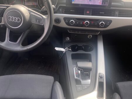Prodaje se Audi a4 2.0 2022